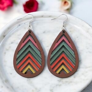 ✨️2 for $15✨️ NEW Women's Teardrop Striped‎ Chevron Wooden Boho Fashion Earrings